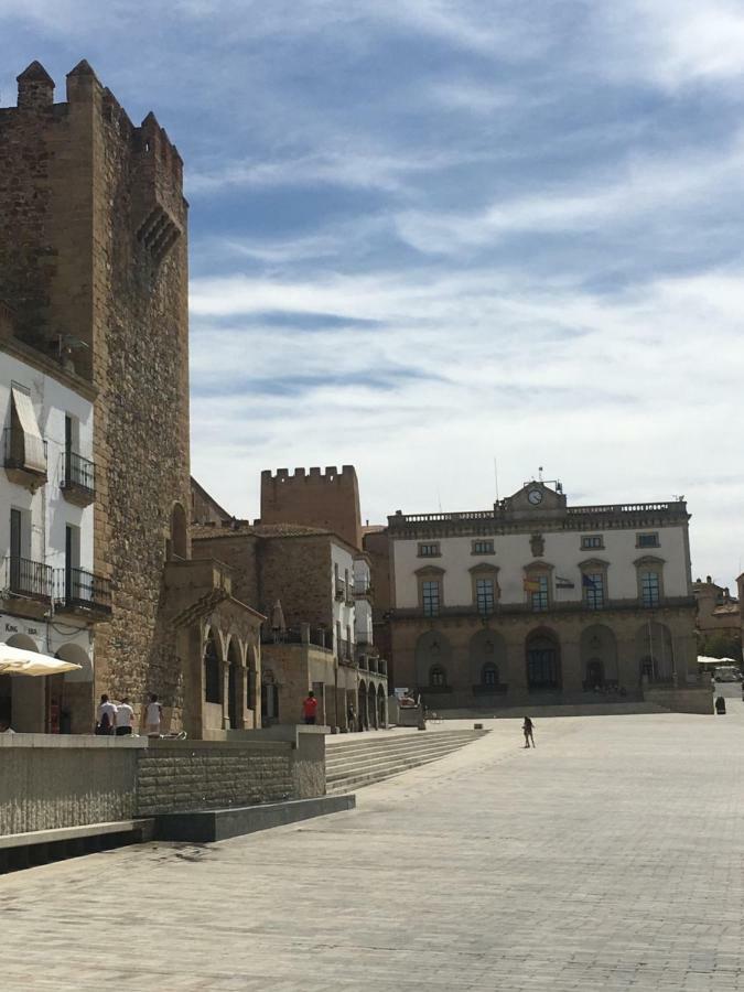 Apartamentos Turisticos Domus Seleqtia Plaza Mayor Caces المظهر الخارجي الصورة
